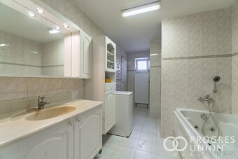 Nabízíme k prodeji luxusní dům ve Studénce - 13