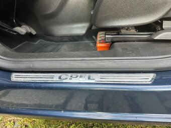 Opel Meriva 1,4 turbo / 88 kW modrá - 13