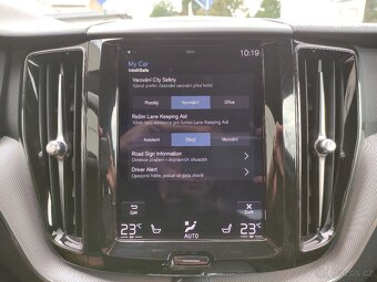 Volvo XC60 D4 R DESIGN FullLED KAMERA PANORAMA - 13