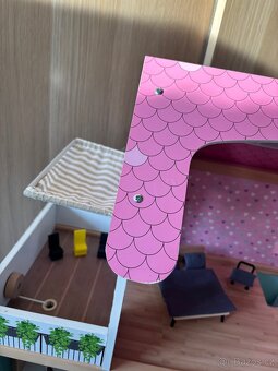 Dřevěný domeček pro panenky - 13