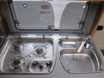 Prodám karavan Knaus Eifelland 500 tmf,r.v.2006 + předstan. - 13