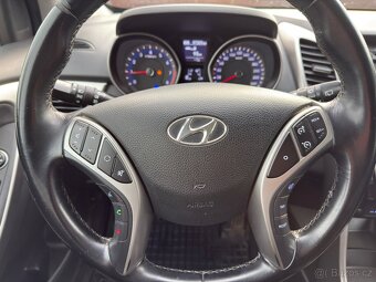 Hyundai i30 1,6i 88kW Trikolor - 13