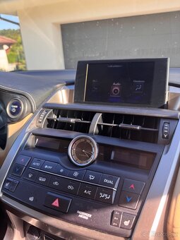 Lexus NX300h, 4x4, luxusní výbava, světlá kůže, odpočet DPH - 13