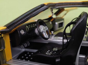 Ford GT 2004 1:12 - 13