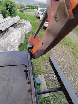 Tabulkové nůžky na plech Jesan NTP 1000 / 2,5 J - 13