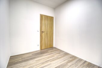 Novostavba bytu 3+kk, 84 m² v klidné lokalitě ve Smiřicích. - 13