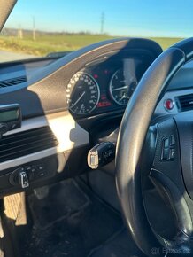 BMW E92 320 D manuál - 13