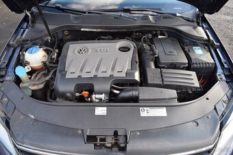 Volkswagen Passat 2,0 TDi PO SERVISU,BEZ KOROZE - 13
