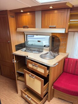 Knaus Royale 580 ~ Extra velká postel - 13