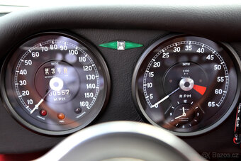 Jaguar E-Type 4.2 Series 1½ (1967) - 13