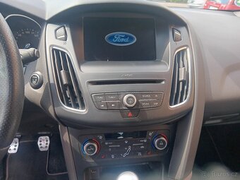 Prodám Ford Focus combi ST 1.5i 134kw benzin - 13