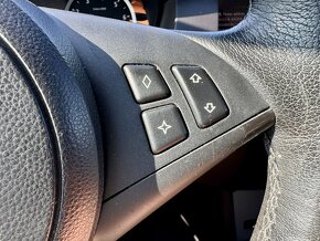 BMW e60 530i MANUÁL XENONY KůŽE PDC - 13