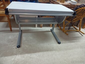 Prodám hezký psací polohovací stůl - 13