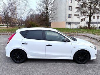 Hyundai i 30 r. 2011 - 13