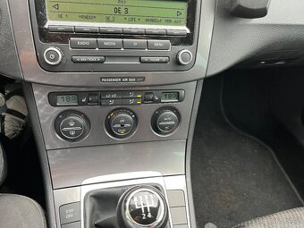 Volkswagen Pasat 1.9 TDI 77 KW r.v.2009 - 13