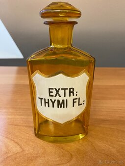 Sběratel nabízí staré lékárenské dózy - 13