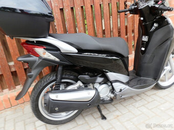 Honda SH 300i (2011) - 13