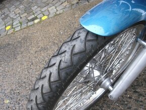 Suzuki VS 800 Intruder s již vystavenou SPZ - 13
