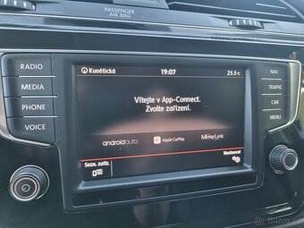 Volkswagen Touran 1,4 TSI DSG Highline, 7 míst, 110 kW - 13