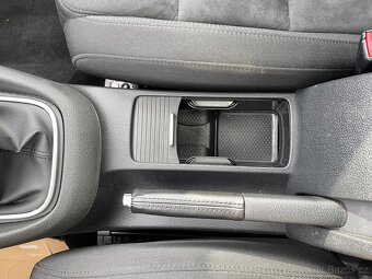 VW Golf VI 1.4 TSi r.v. 2010, serviska, bixenony, alcantara - 13