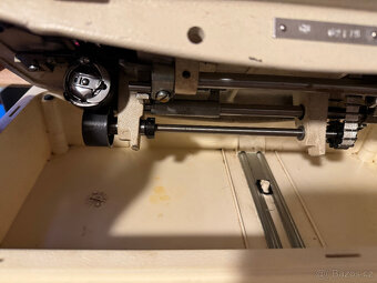 Kovový šicí stroj Victoria Detmold - 13