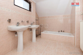 Prodej rodinného domu, 220 m², Pardubice, ul. Mandysova - 13