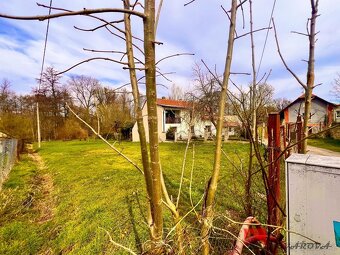 Exkluzivní prodej slunného stavebního pozemku  Malý Újezd, o - 13