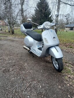 Piaggio Vespa GTS 250 - 13