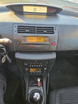 Citroën C4,1.4i, 65kw, nová STK, rok 2009,najeto 180tis km. - 13