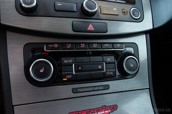 Volkswagen Passat B7 Combi 2.0 TDI DSG - 13