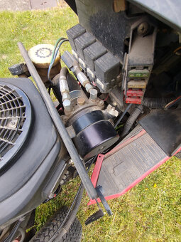 zahradní traktor TORO WHEEL HORSE - 13