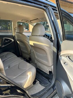 Toyota RAV 4 - 13