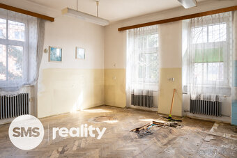 Prodej prostorné vily s investičním potenciálem - 13
