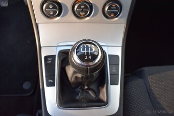 Volkswagen Passat 2,0 TDi BEZ KOROZE,SUPER STAV - 13