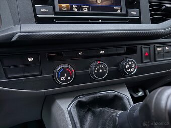 VW Transporter T6.1 ČR DPH 141 tis. km Barva Candy Multivan - 13