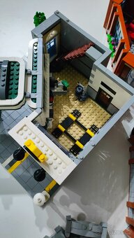 Lego 10264 - Corner garage - 13