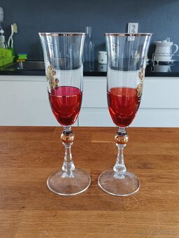 PÁROVÉ DEKOROVANÉ SKLENKY NA VÍNO - 13