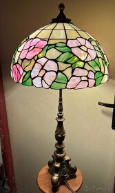 Velká lampa Tiffany vitrážové sklo a mosazná noha - 13