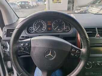 Mercedes-Benz Třídy A A 180 Automat - 13