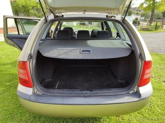 Škoda Octavia kombi 2.0i - 13