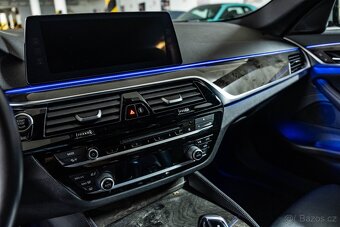 BMW M550d xDrive Touring, M-Technic, HUD, dověry... - 13