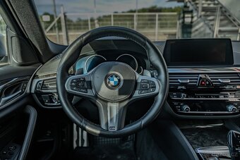 BMW M550d xDrive Touring, M-Technic, HUD, dověry... - 13