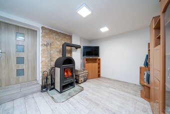 Rodinný dům / 2 bytové jednotky. - 13