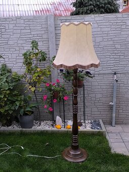 Prodám starožitné křeslo Ušák + Taburet + Lampa - 13