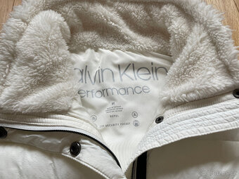 Nová bílá prošívaná vesta Calvin Klein Performance M - 13