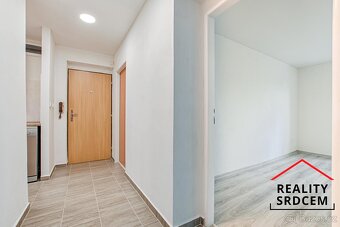 Pronájem zrekonstruovaného bytu 3+0 s balkónem, 55 m2, ul. V - 13