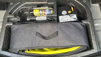 Hyundai Kona EV 39Kwh Créative DPH - 13