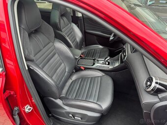 MG EHS PHEV Luxury 1.5 190kW AUT. 75tkm Panorama Kam 360° - 13