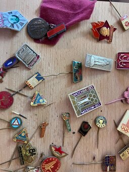 Různé druhy odznaků - 13