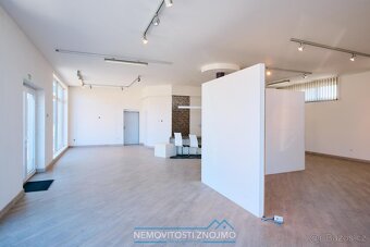 Stavební pozemek s multifunkčním využitím a showroomem  1801 - 13